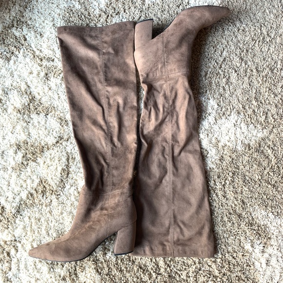 Sold - Picture 3 of 8